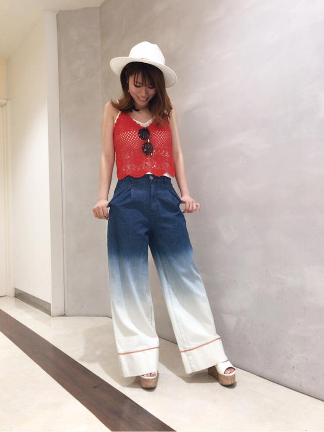 スタッフもイチオシ！！夏らしいカラーのレイヤードトップス♡休憩中♡田中
