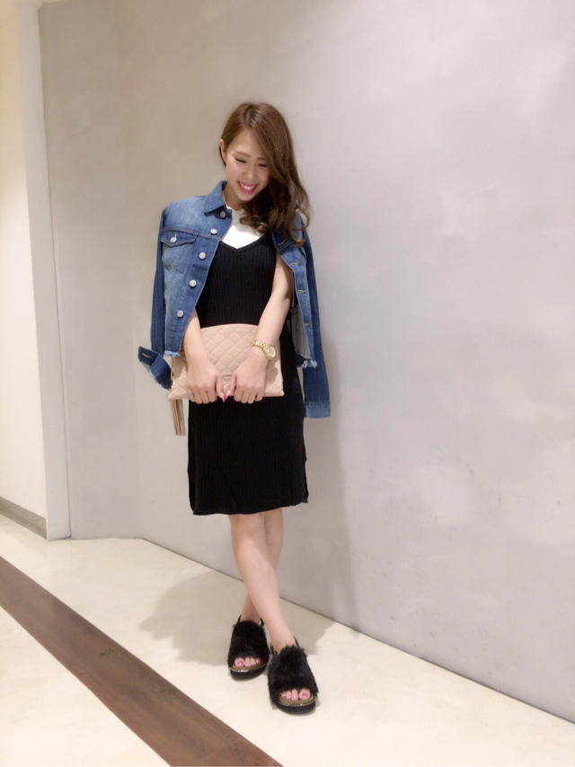 切りっぱなしブームに注目♡ニットワンピ×Gジャンコーデ♡ひまわり畑♡堀内