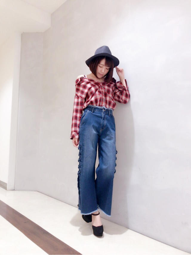 鈴木オススメカジュアルコーデ♡程よい肌見せで大人可愛いコーデ♡/加茂さんと♡鈴木
