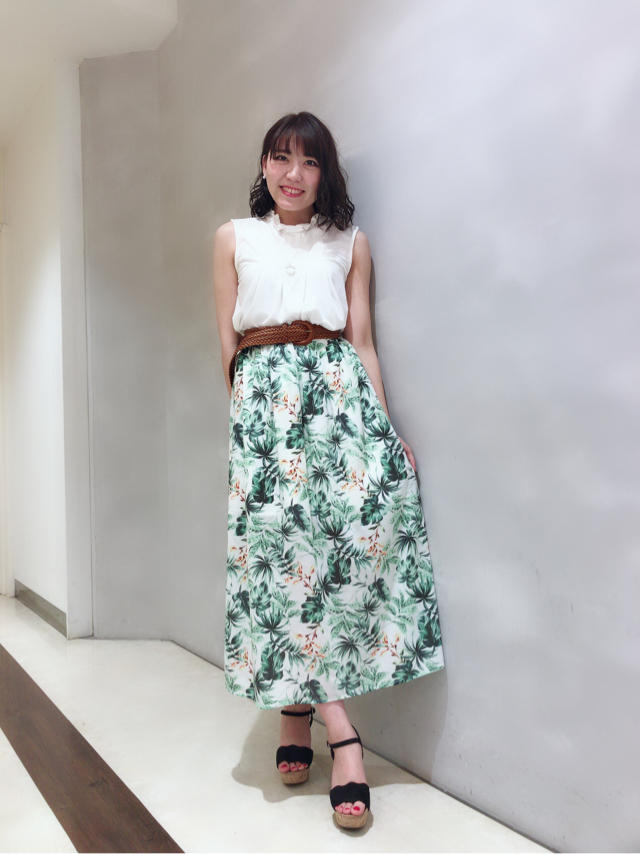 夏に大活躍間違いなし！目を惹くリーフ柄ロングスカート♡/ツーショット♡鈴木