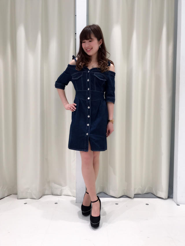 スタッフからも大人気♡デニムオフショルワンピース♡まみたす