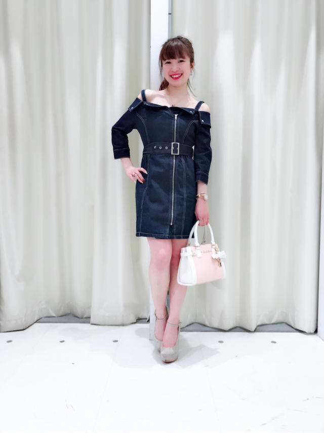 今季も登場♡オフショルデニムワンピース♡6連休のshot♡まみたす