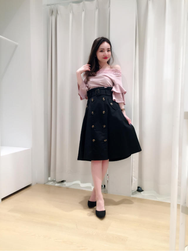 定番のレーストップス♡フレアスリーブ