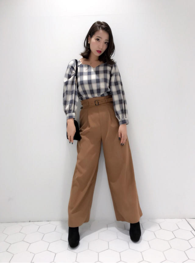 バックリボンが可愛い♡チェックパワショルブラウス♡