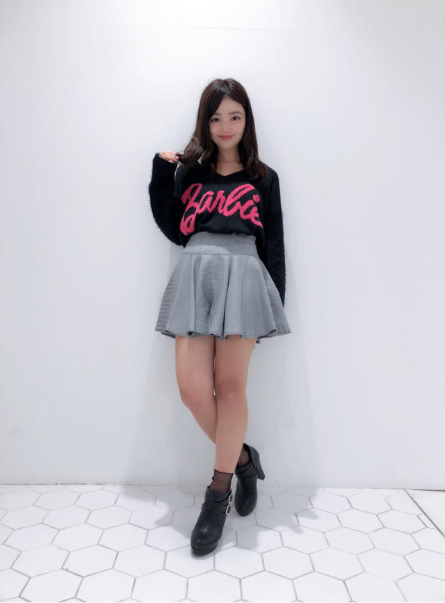 ♡大人気コラボアイテム発売♡バービーＶネックニット♡