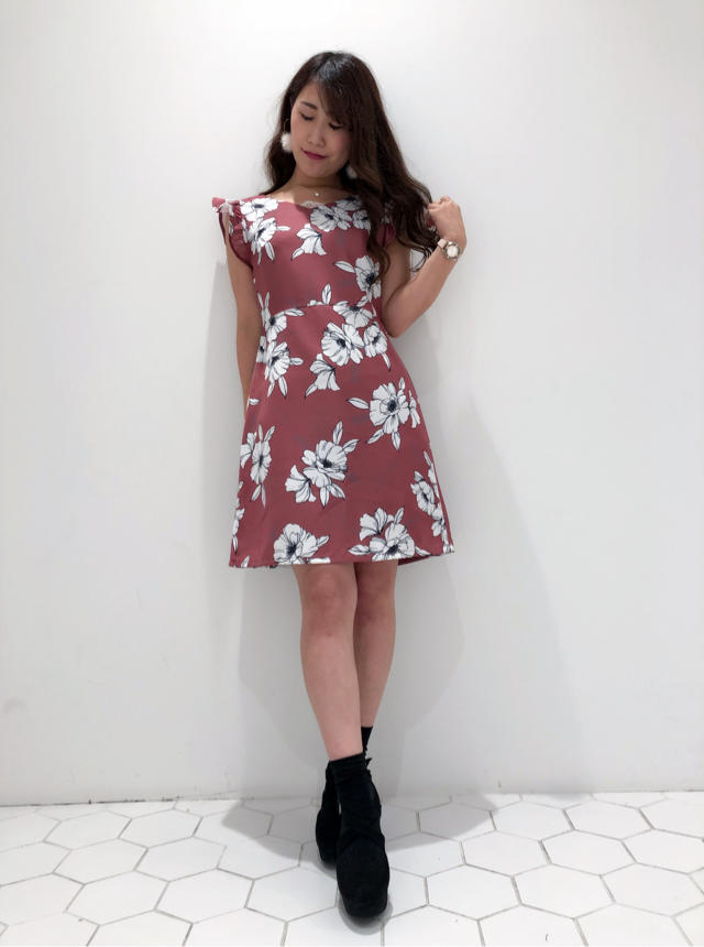 ♡新作 エッジング花柄ワンピース♡