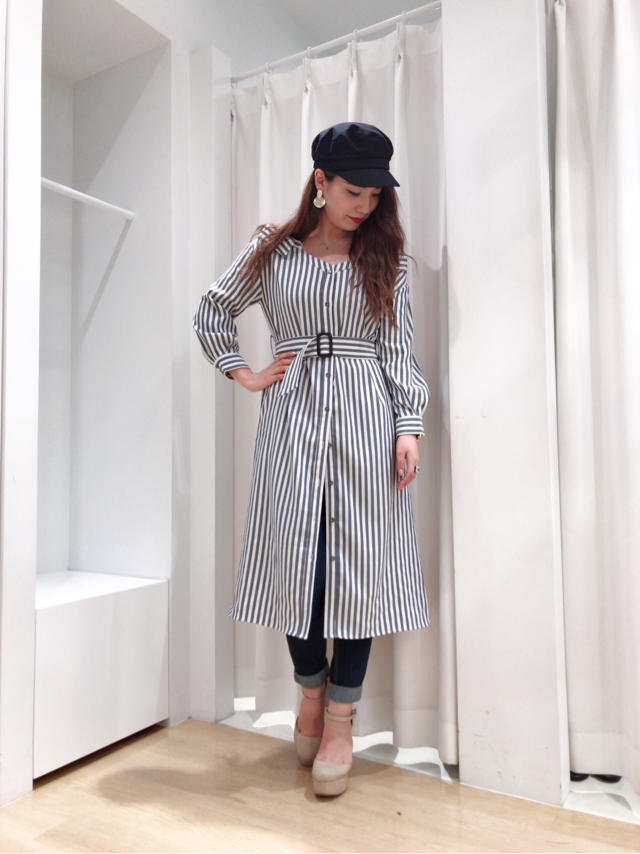 オフショルロングシャツ