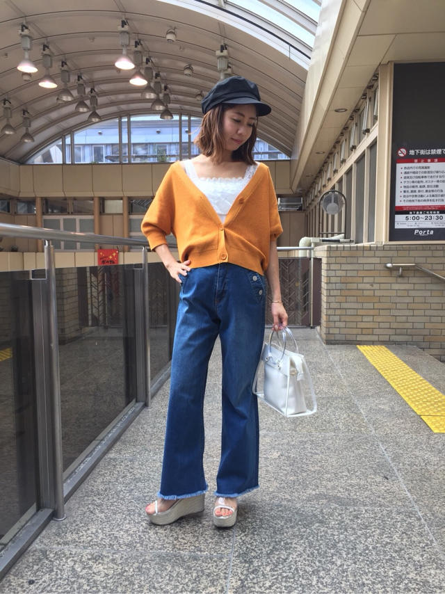 新作❤️カジュアルアンサンブルコーデ❤️トレンドのPVCを取り入れてオシャレ度UP❤️オフショット❤️未来