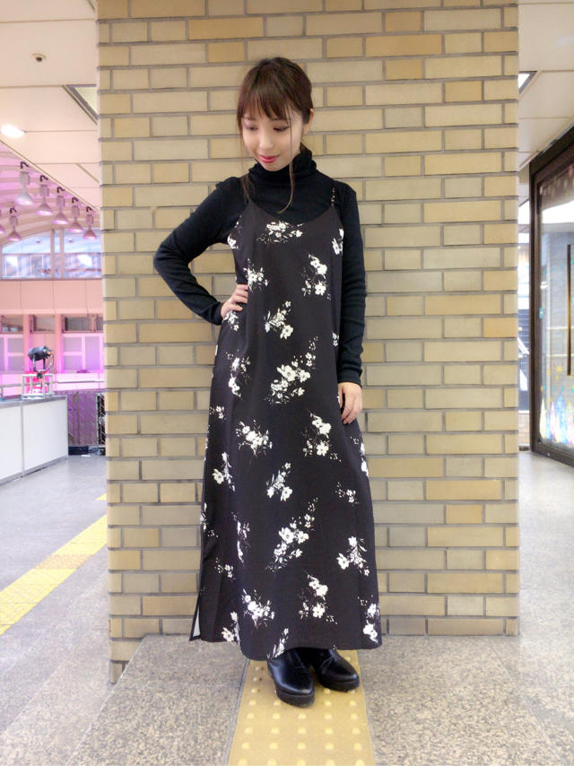 花柄キャミワンピ×フェイクムートンコートのトレンドコーディネート♡よしみん