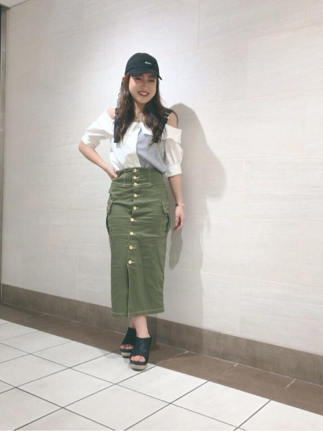 ショルダーベルト付きブロッキングオフショルシャツ❤️前釦スカート❤️Fuyuka