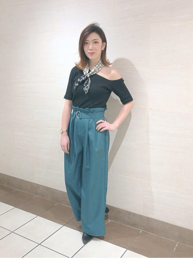 ちょっぴりセクシーワンショルトップス❤️ふうか