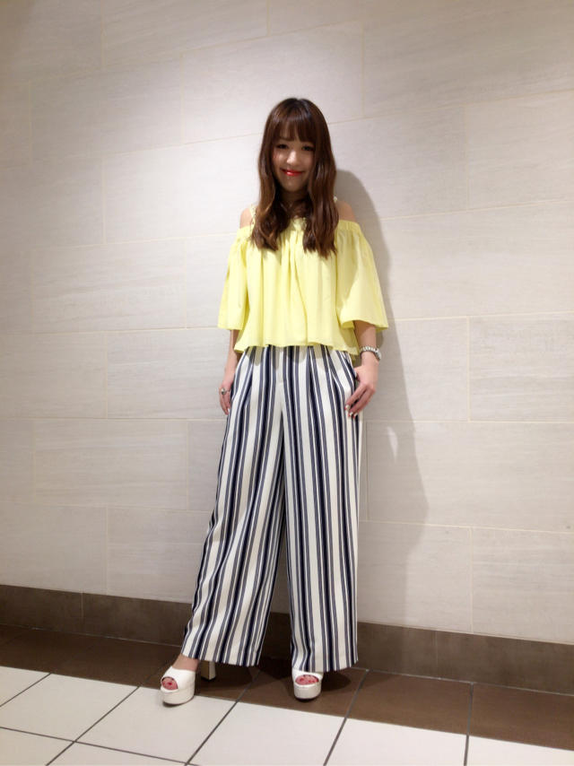 春夏意識したコーデ❤️パール風オフショルブラウス✖️ストライプワイドパンツ❤️まーちゃん