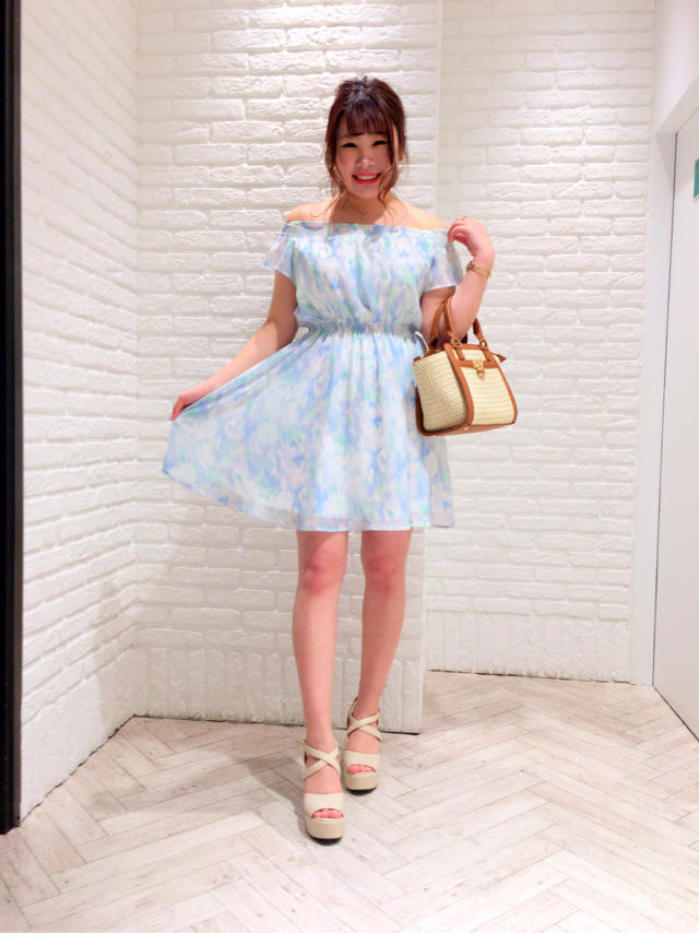 淡いお花柄がキュートなワンピース♡最近の/柴田