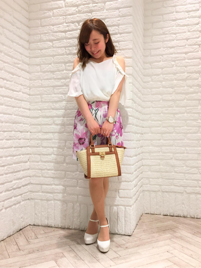 花柄スカートで春の主役♡夏まで使える優秀tops/みなみとディナー♪ふかめろ