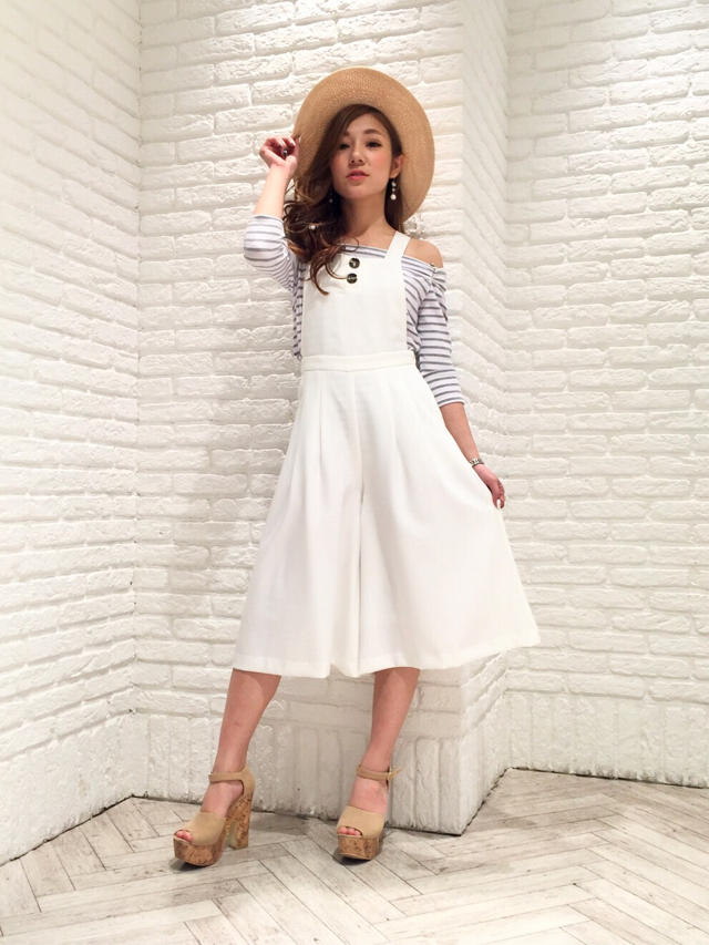 【ワイドサロペットでNew Style】  シンプルネイルに変更♪♪ あやか