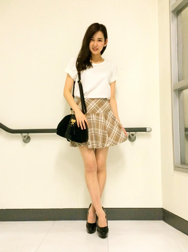 スカートコーデも小物Blackで大人レディに…♡まどか