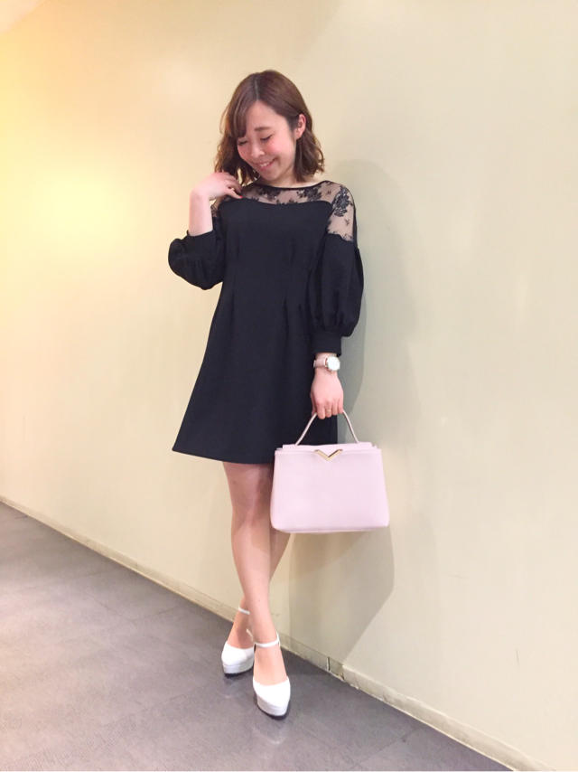 大人気ワンピース再入荷！！！レースがポイントガーリーワンピ♪ふかめろ
