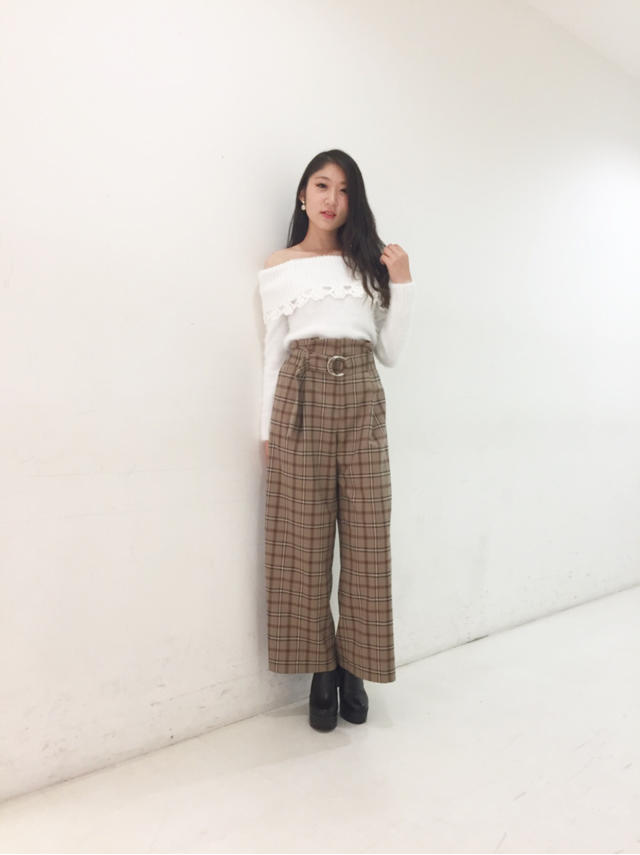 レースオフショルニット×チェックワイドPT♡new staff♡♡