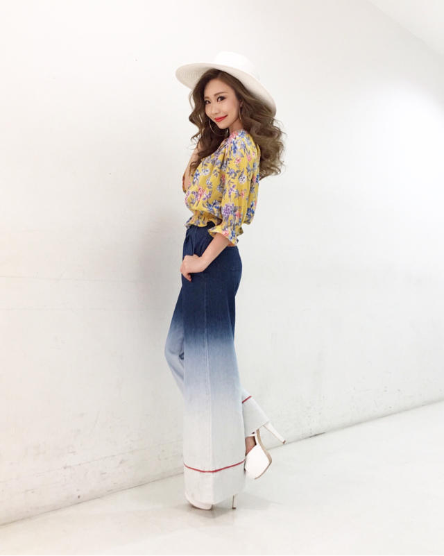 人気のフラワー柄トップス♡