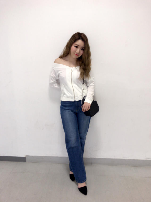 新作♡ブルゾン風オフショルtops♡ はるにゃん