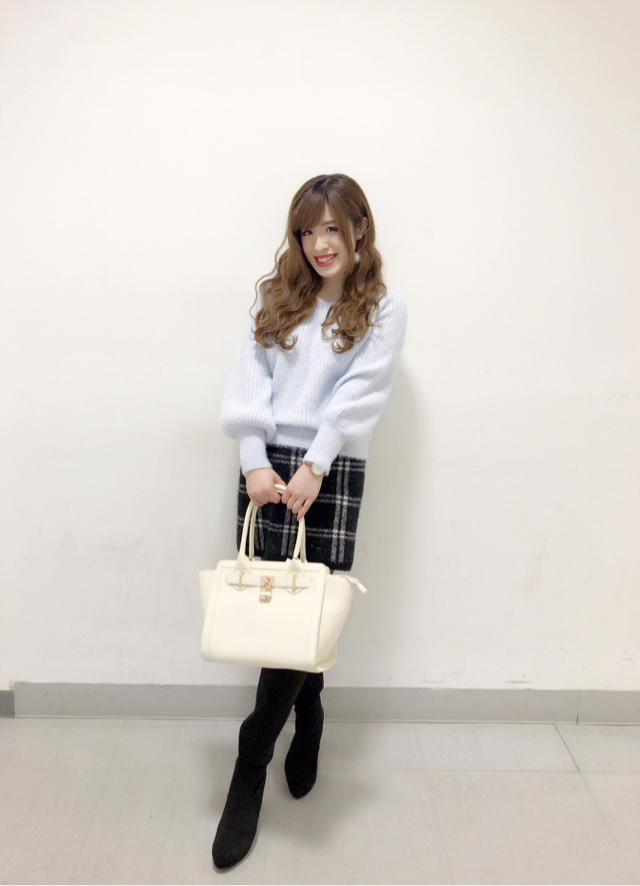 バックスタイルがとっても可愛いニット(*´ｰ`*)ﾉ♡ ちさと