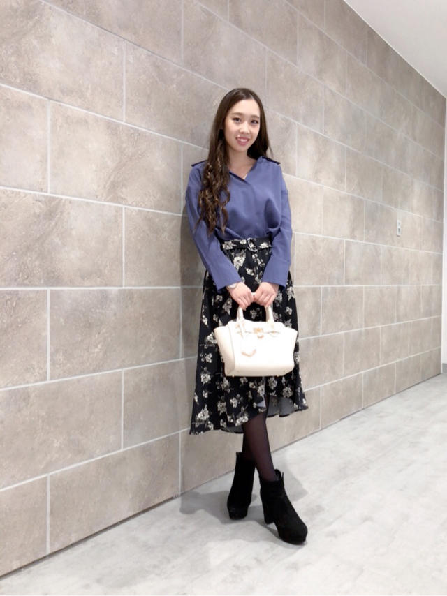 大人っぽシャツと人気のスカートが再入荷♡♡♡ Risa