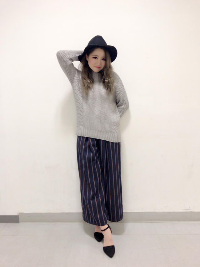 ボトム合わせに困らない！シンプルknit♡ はるにゃん