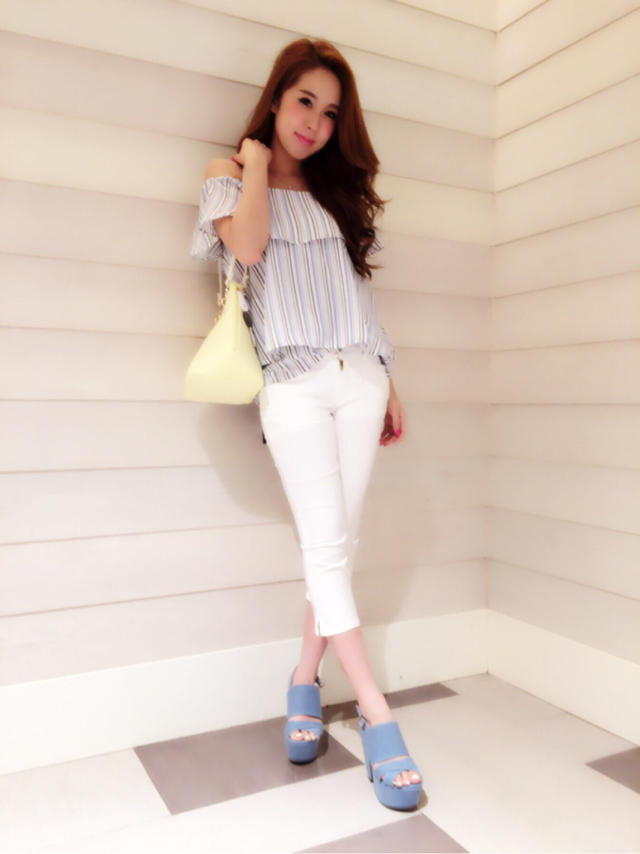 流行りのオフショルお一ついかがですか？♡