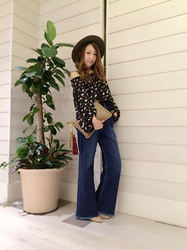 秋春に大活躍！！小振りな花柄オフショルダー♡