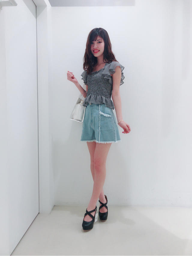今年流行りのギンガムチェックのトップス入荷‼︎aika
