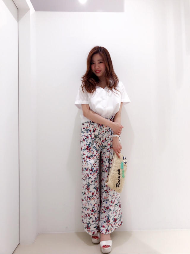 花柄ワイドパンツが楽ちんなのに可愛い♡chisato