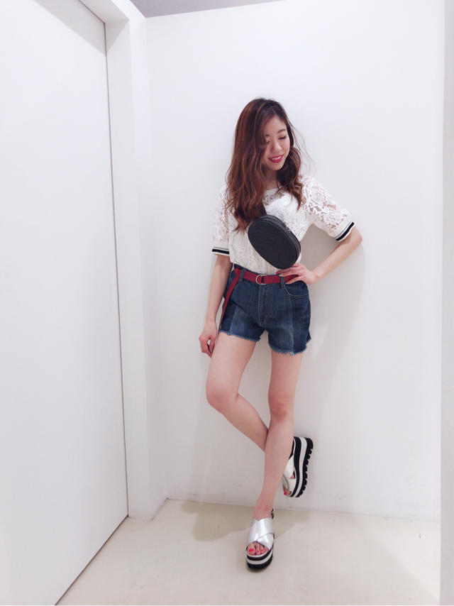 夏まで着れるカジュアルレーストップス♡chisato