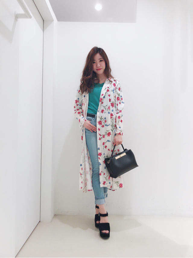 花柄ロングシャツが可愛い♡chisato