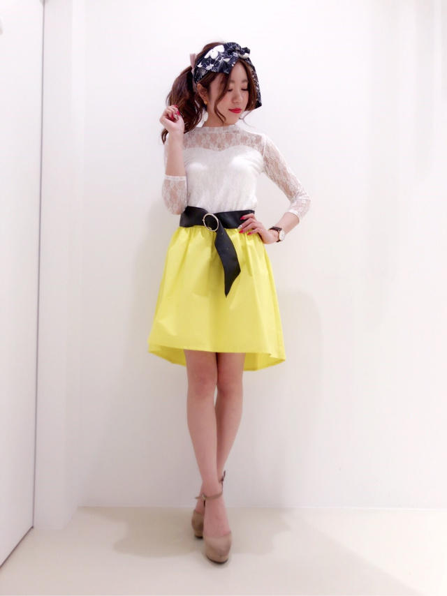 ビビットカラーで春らしさ◎流行りのレースでトレンドコーデ♡nao