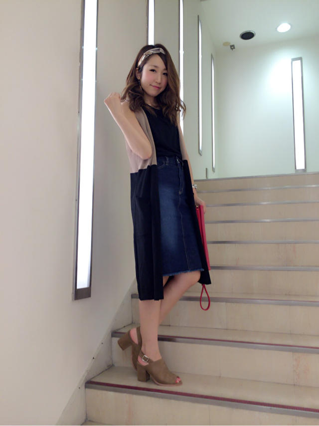 ジレで今年風♡スカートで女性らしさも◎なクールコーデ