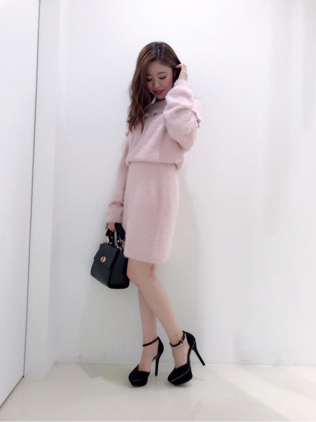 オフショルシャギーセットアップが可愛い♡chisato