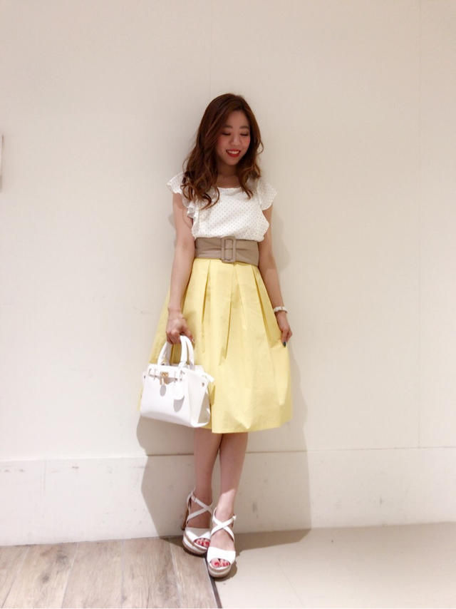 ドット柄トップスにフレアスカートが可愛い♡chisato
