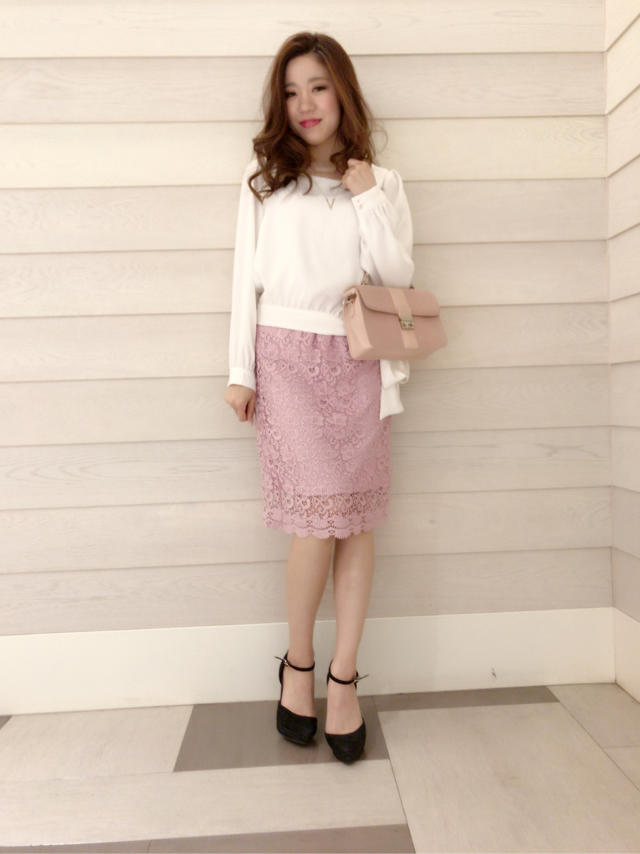 ピンクに目がいくこの頃♡レースタイトでキレイめコーデ♡3階での営業が今日で最後です(TT)chisato