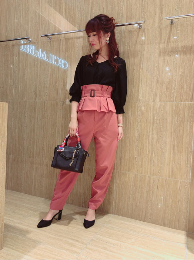 ペプラムベルト付きクロップドパンツ❤️new