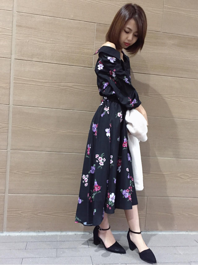 今っぽい襟抜きデザイン♡フラワーワンピース♡ RINA