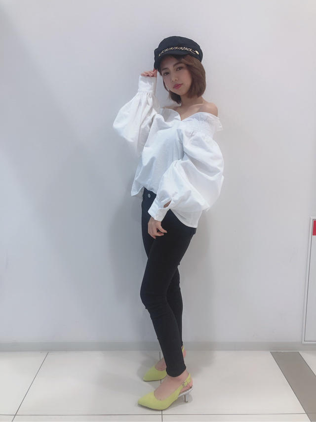 フリルオフショルブラウス❤️❤️