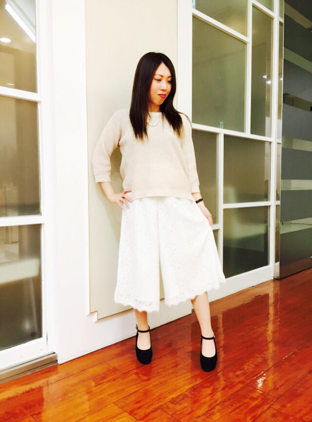 シンプルだけど女性らしいざっくりニット♡