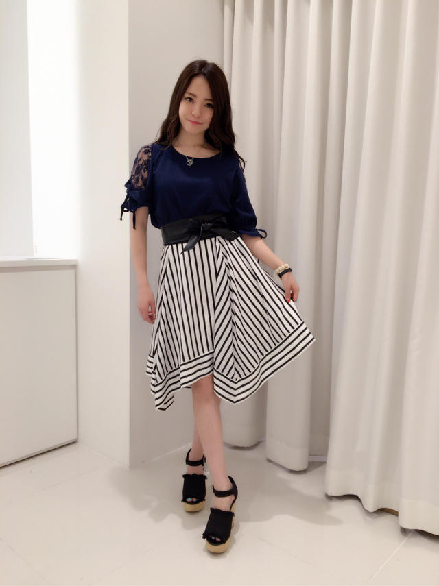 新作♡肩レースカットソー