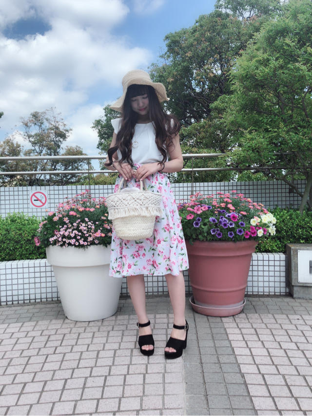 上品に決まる♡花柄ミモレスカート♡ひなこ