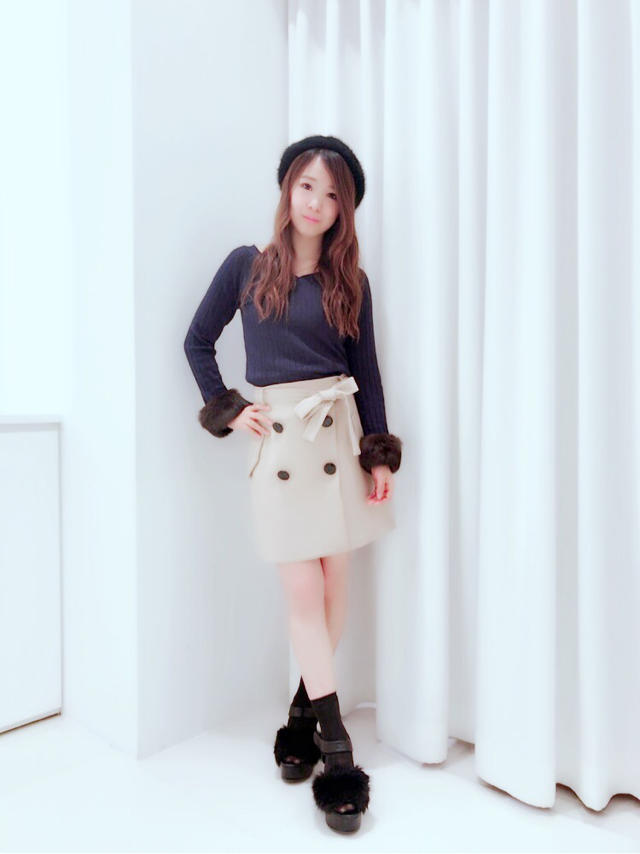 mayu店頭コーデ★袖ファー付きリブニット