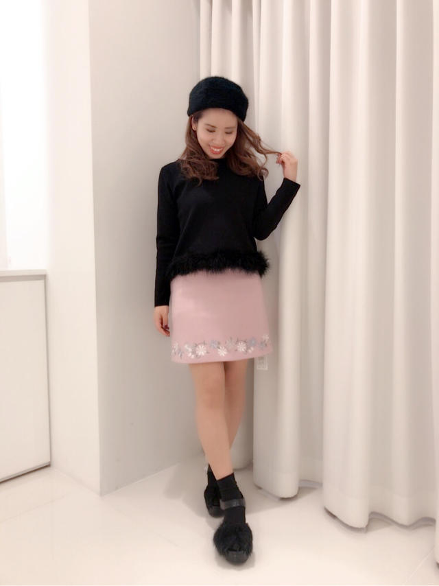 ファーTOPS×花柄刺繍SKでガーリー冬コーデ