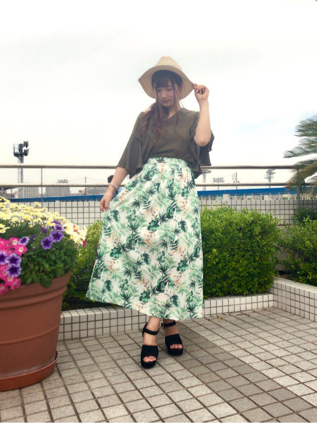 フレアシルエットがフェミニンに♡なつみ