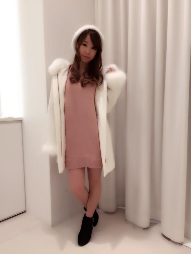 ピンクニットOP×ホワイトコートでガーリーなXmasデートコーデ♡♡♡