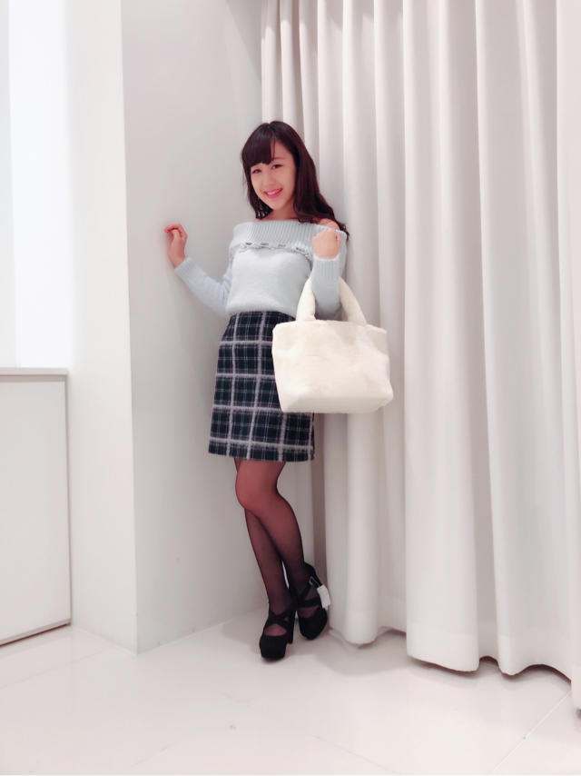 大人可愛く♡フラワーオフショルニット♡かなこ