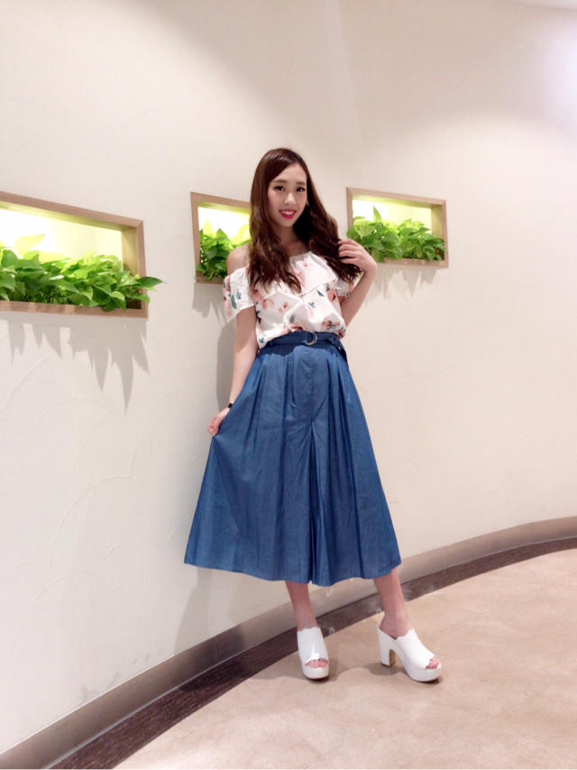 ふんわりスカートシルエットでエレガンスにも♡なつみ